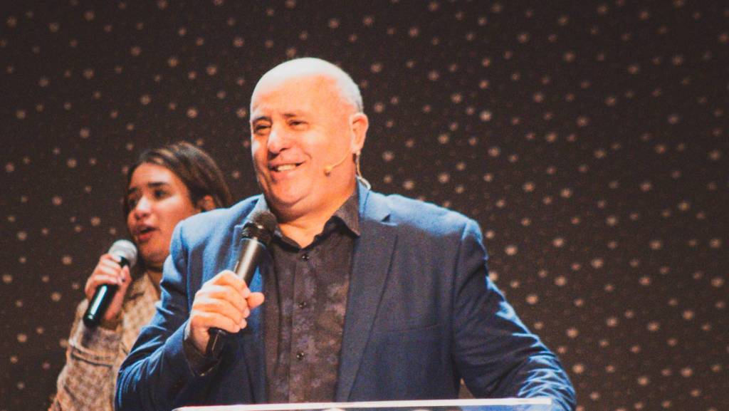 Deus cura hoje - António ferreira