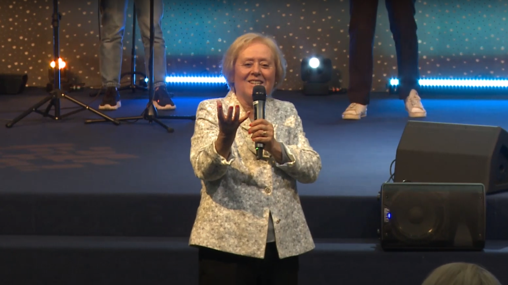 O Espírito Santo Levanta-nos - Gena Ferreira