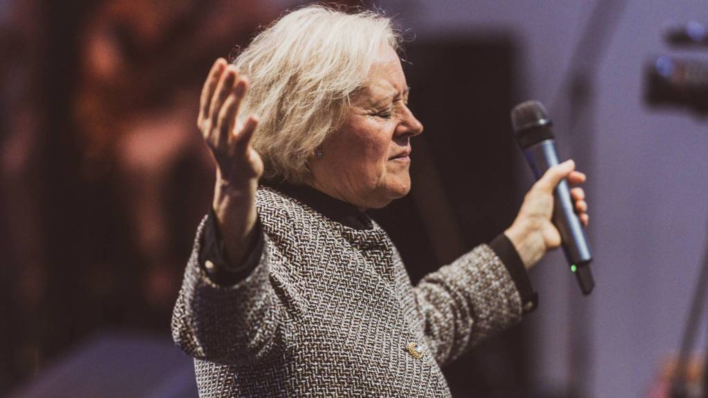 Jesus é a tua vitória - Gena Ferreira