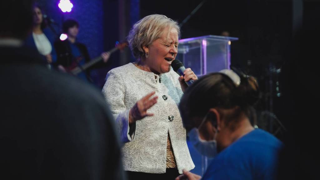 A fé que traz transformação - Gena Ferreira