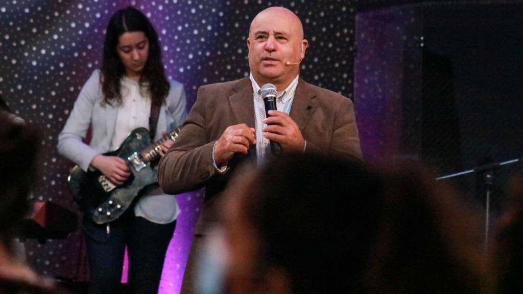 Jesus Cura as Enfermidades Hoje - António Ferreira