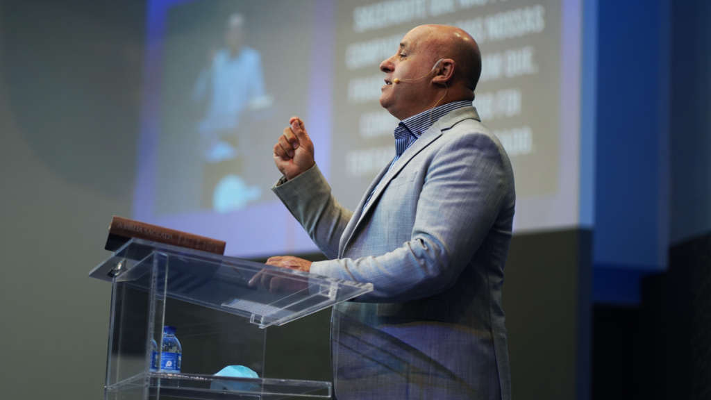 Nunca está sozinho - António Ferreira