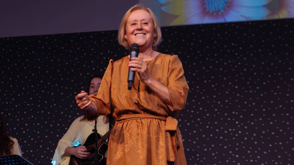 A família tem a sua origem em Deus - Gena Ferreira