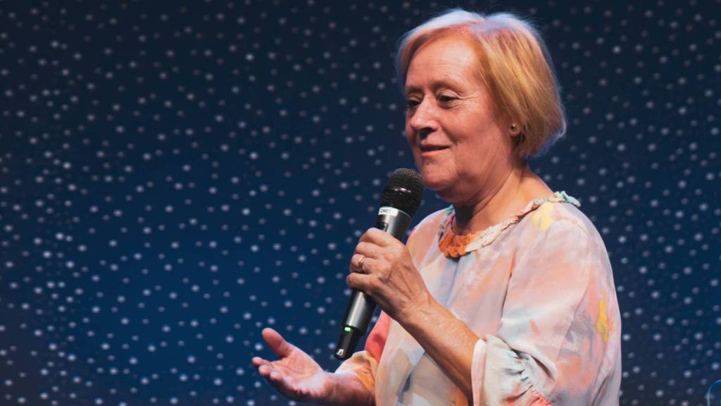 Criadas para o louvor e glória de Deus - Gena Ferreira