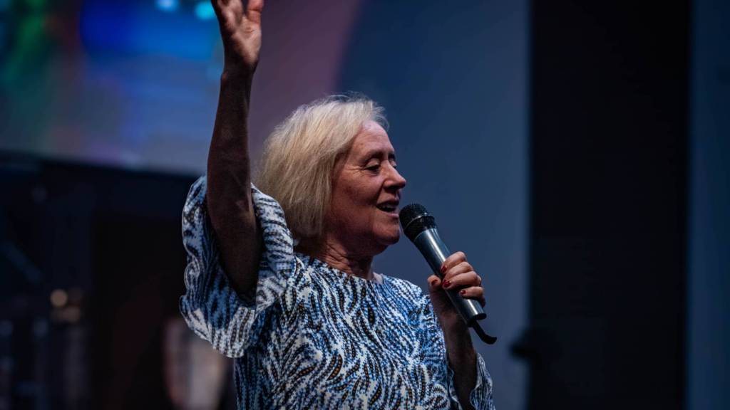 Há poder no Sangue de Jesus - Gena Ferreira